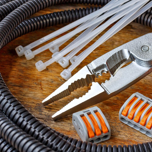 Auswahl an Zangen aus Stahl für Heimwerker und Profis, 7,99