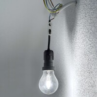 Foto einer im Rohbau installierten Lampe.