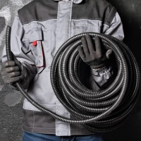 Foto das zeigt, wie Wellrohre gut getragen werden können.